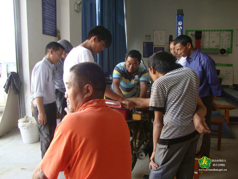 施甸县2016年残疾人摩托车电动车修理技能培训班开班仪式现场