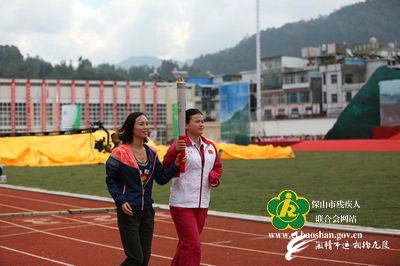 残奥会运动员赵红梅、王艳萍成为市运会火炬手