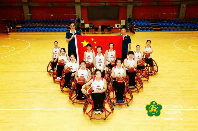 出征里约残奥会的中国女子轮椅篮球队(李艳华位居前排)