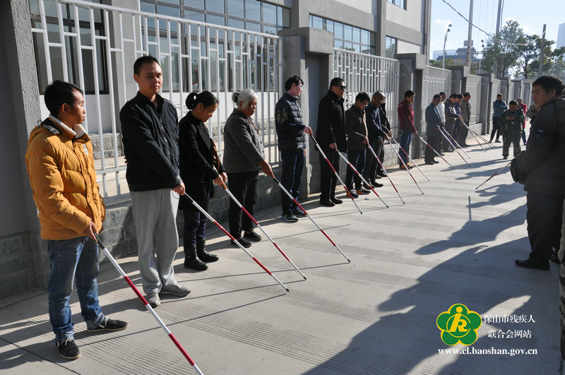 图为:盲杖教学