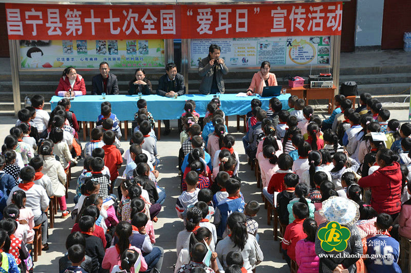 县残联理事长李子安作活动说明及有关政策宣传